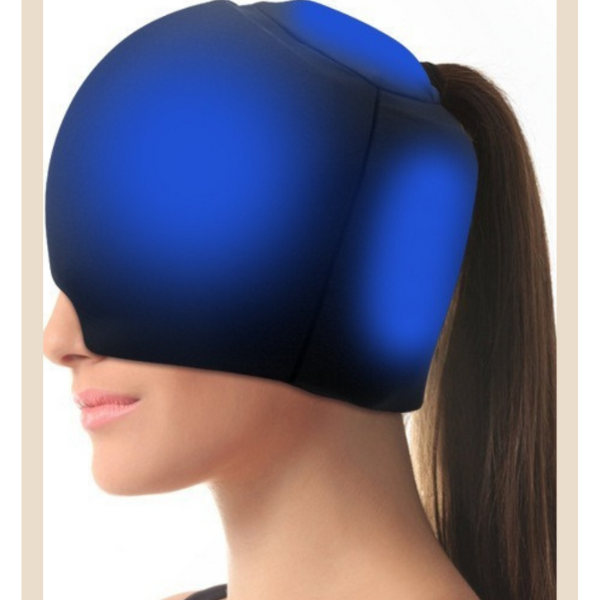 Femme portant le masque migraine relaxant naturel 