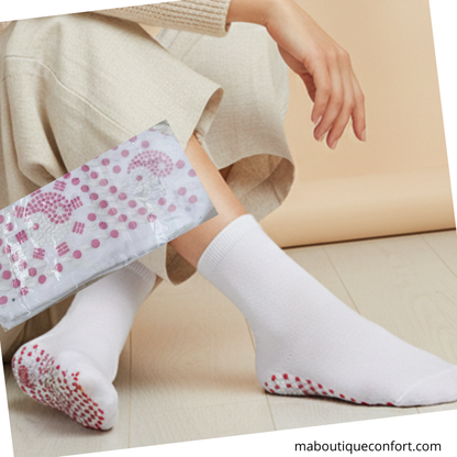 femme portant des chaussettes 