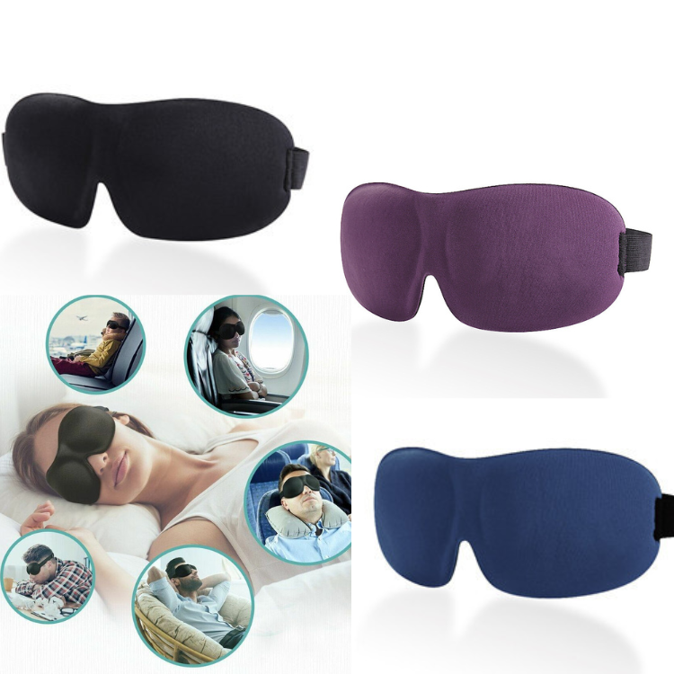 Femme portant un masque de sommeil