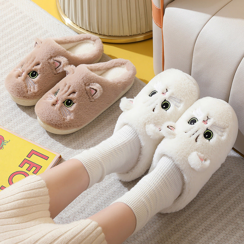 Chaussons blancs tout doux en forme de  chat 