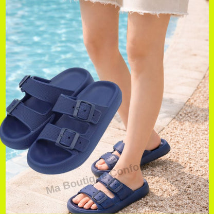 Femme portant les mules à boucle